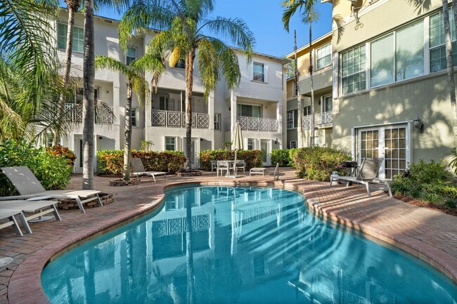 Building Photo - 1213 Tequesta St