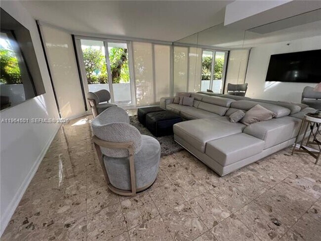 Building Photo - 1717 N Bayshore Dr