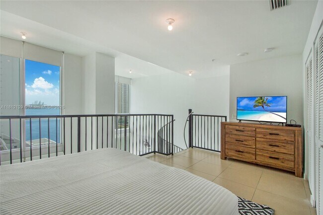 Building Photo - 300 S Biscayne Blvd