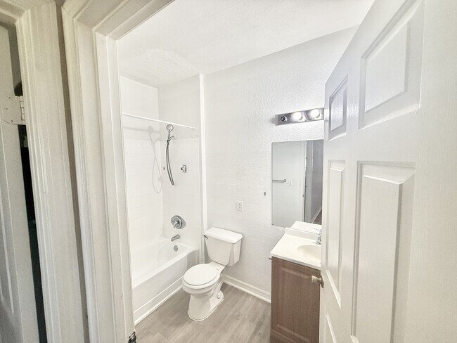 Building Photo - 2572 Robert Trent Jones Dr