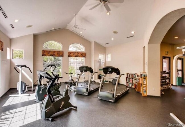 Building Photo - LOCATION LOCATION!! 2-bed 2-bath condo loc...