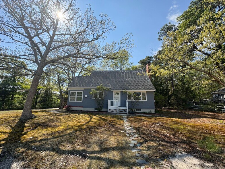 Building Photo - 200 Burr Street Ext