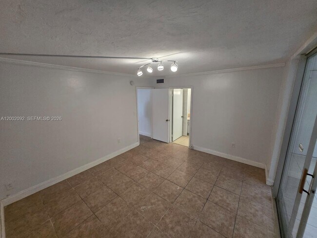 Building Photo - 1515 NE 125th Terrace