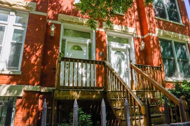 713 S Claremont - Building Entry - Harris Point Chicago