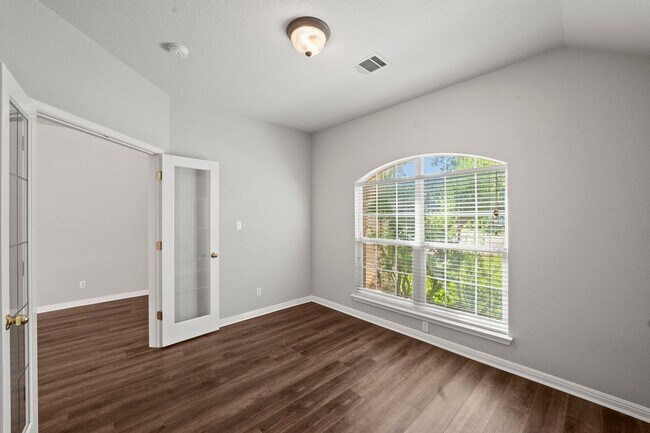 Building Photo - 528 Thoreau Trail