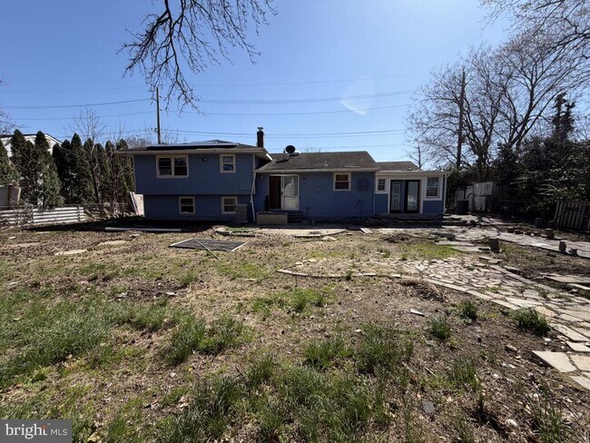 Building Photo - 322 W Nicholson Rd