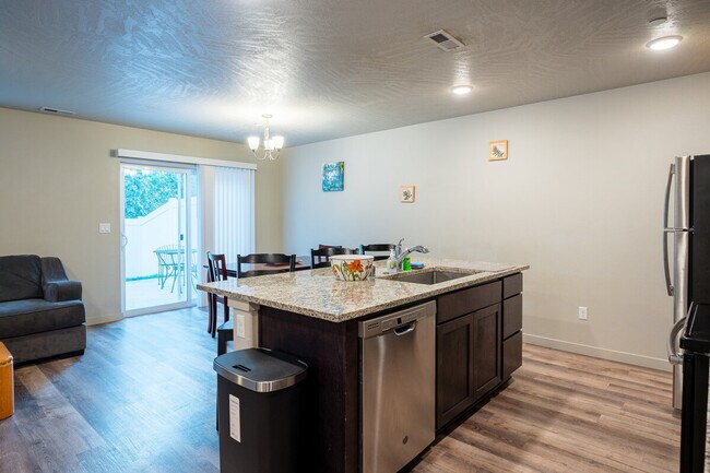 Building Photo - 5 S Kellogg St