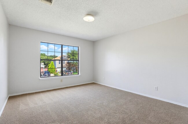 Building Photo - 13922 Villa Camino