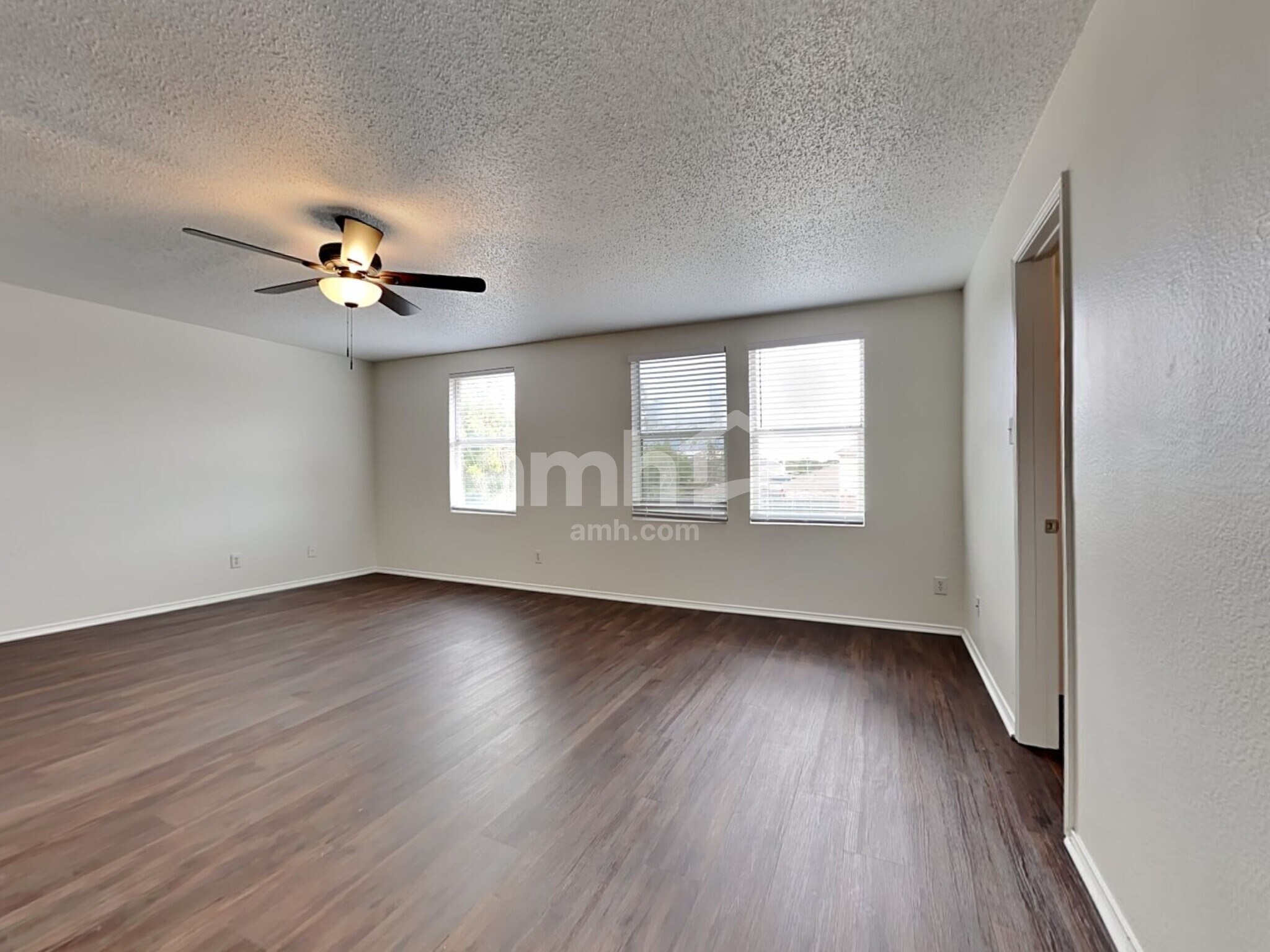 Building Photo - 205 Phlox Ln