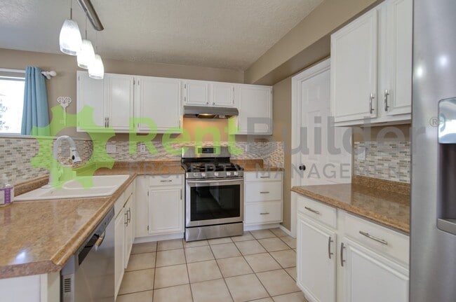 Building Photo - $MOVE IN SPECIAL PRICING$ 999.00 FIRST FULL MONTHS RENT.