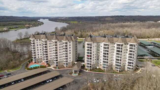 Building Photo - Luxury resort-style living: Fully furnished condo on the Cumberland River less than 25 miles from...