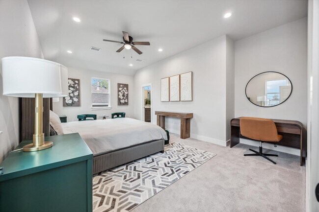 Building Photo - 303 Charlock St