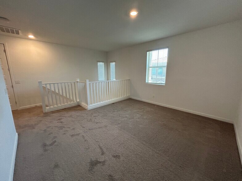 Building Photo - 1168 E Sabino Dr