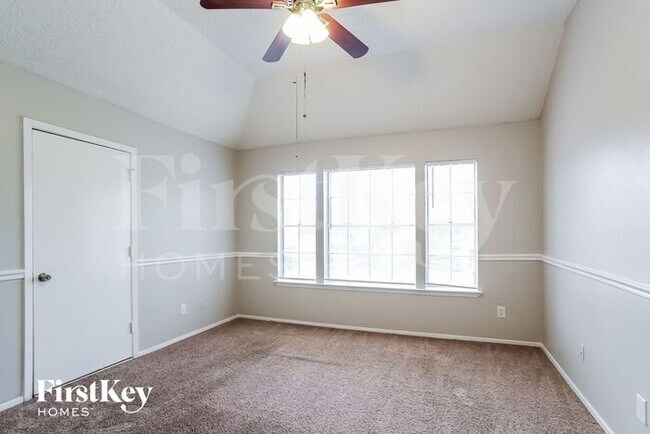 Building Photo - 6610 Cove Lake Dr