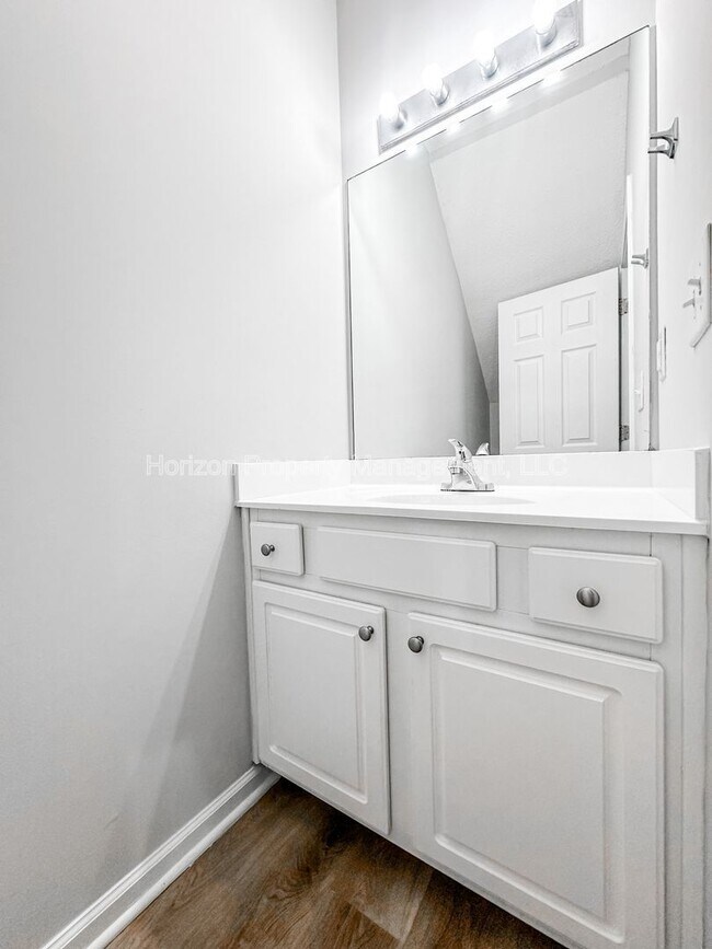 Building Photo - 139 Riverstone Commons Cir