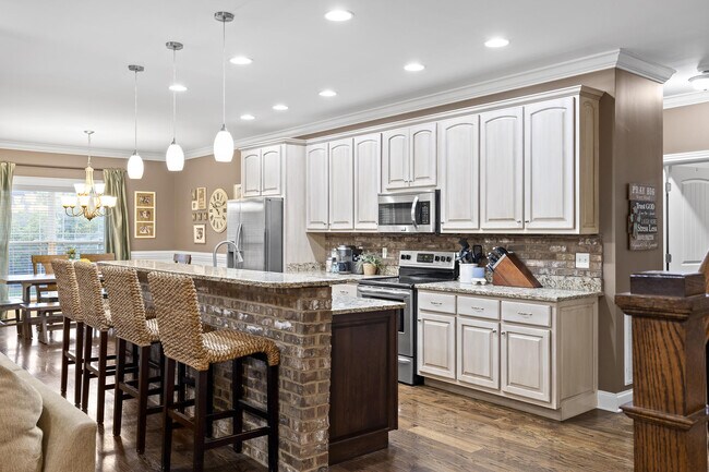 Building Photo - 3641 Willow Lake Cir