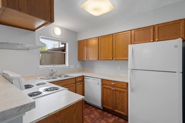 Building Photo - 5800 Belmoor Dr