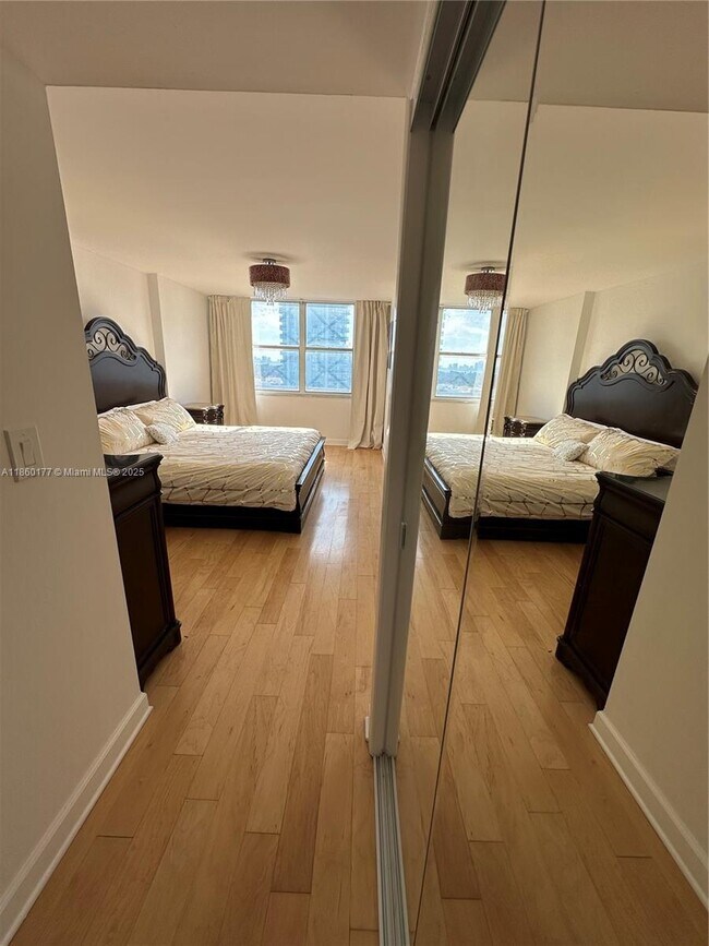 Building Photo - 6039 Collins Ave