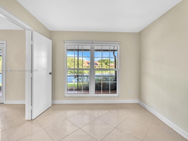 Building Photo - 10323 Hidden Springs Ct