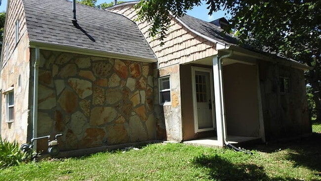 Building Photo - 3bed 2 full bath in North Kansas City, MO