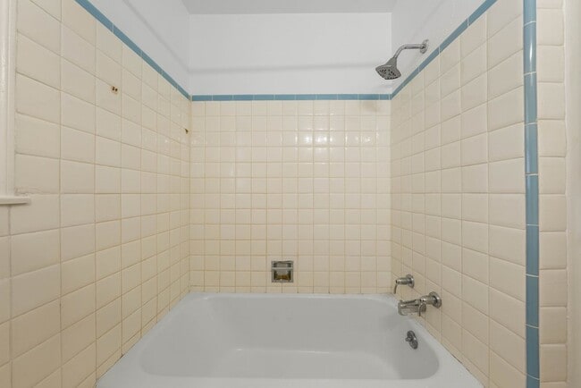 Building Photo - 310 Sumner Dr