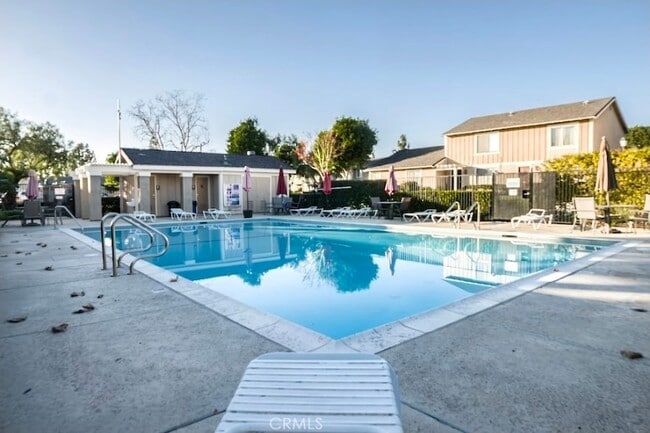 Building Photo - 3868 Chelsea Dr