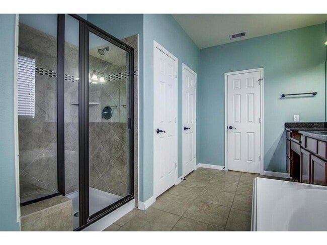 Building Photo - 10207 White Pines Dr