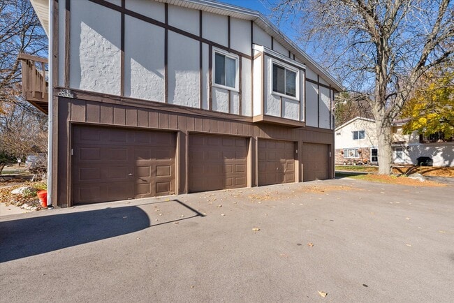 Building Photo - N20W5343 Pierce Ct