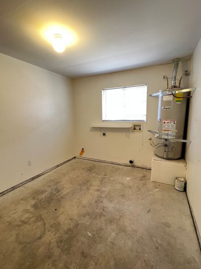 Building Photo - 1320 Reddick Ln