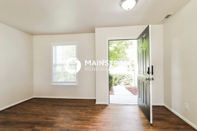 Building Photo - 3 Bedroom Pet-Friendly Home in WINSTON SAL...