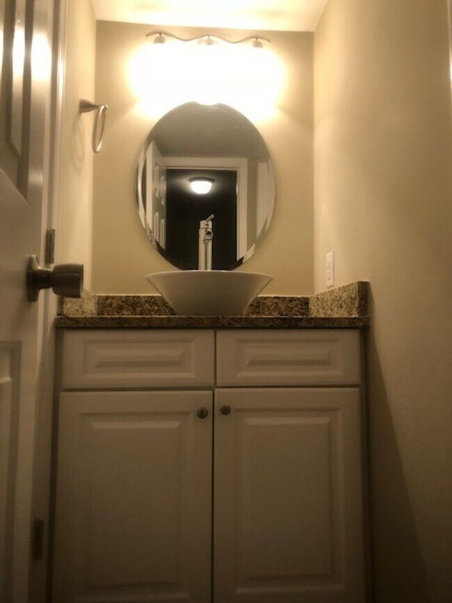 Building Photo - 6980 Roswell Rd