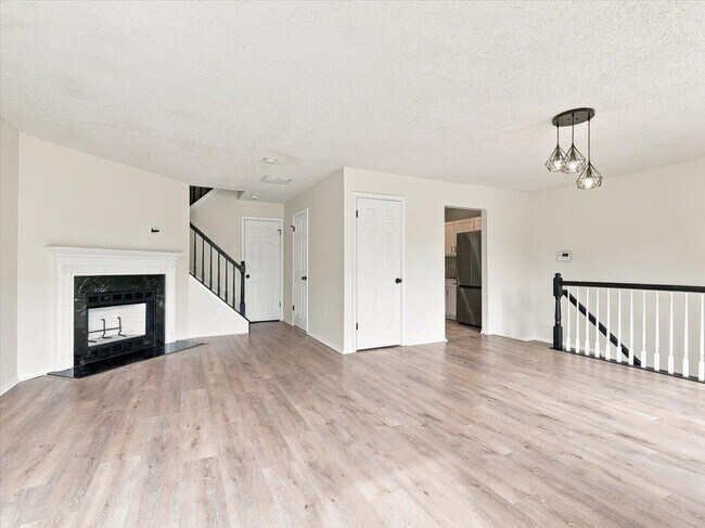 Building Photo - 10 Cottonwood St