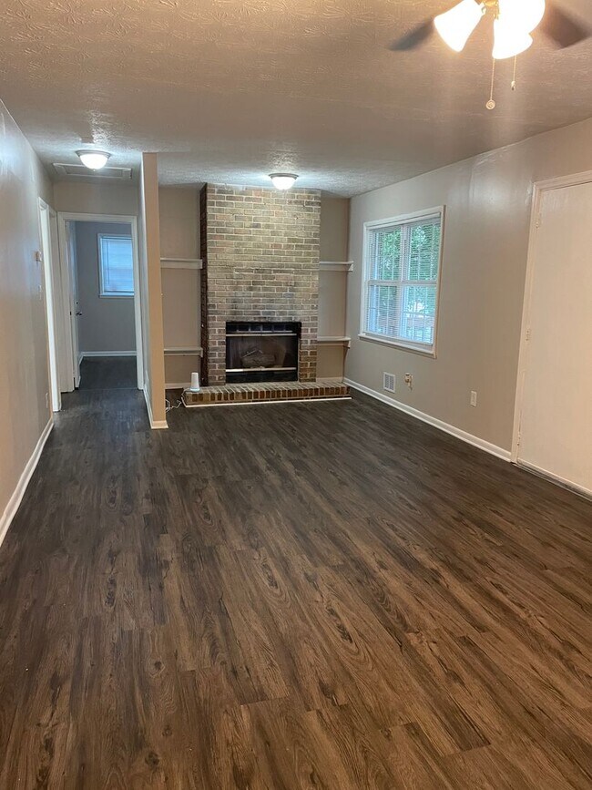 Building Photo - 8927 Cornell Dr