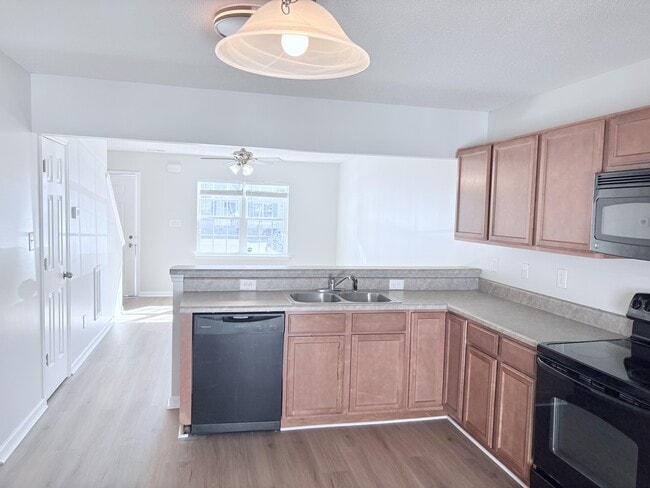 Building Photo - 1007 Banister Loop