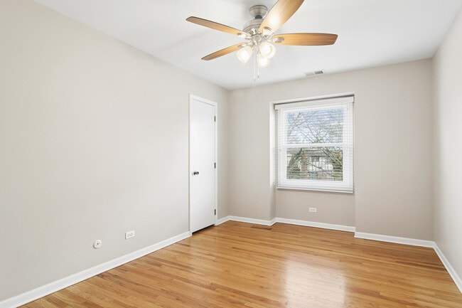 Building Photo - 10 Fairview Ave