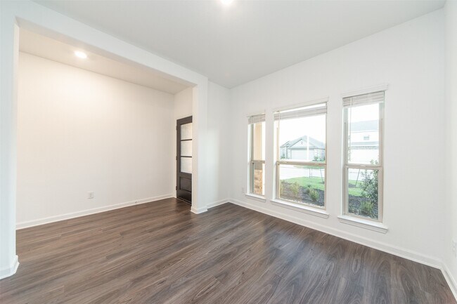 Building Photo - 3318 Paddock Landing St
