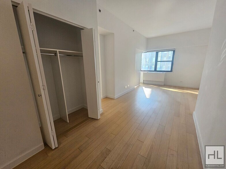 Primary Photo - East 39th Street