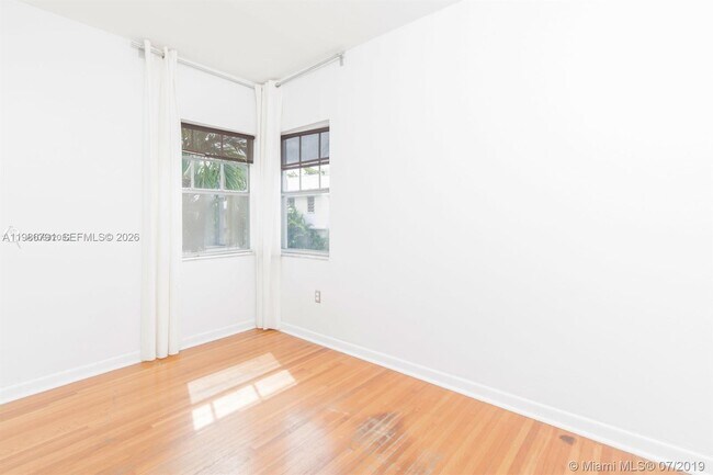 Building Photo - 915 8th St