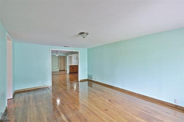Building Photo - 2428 Maple St