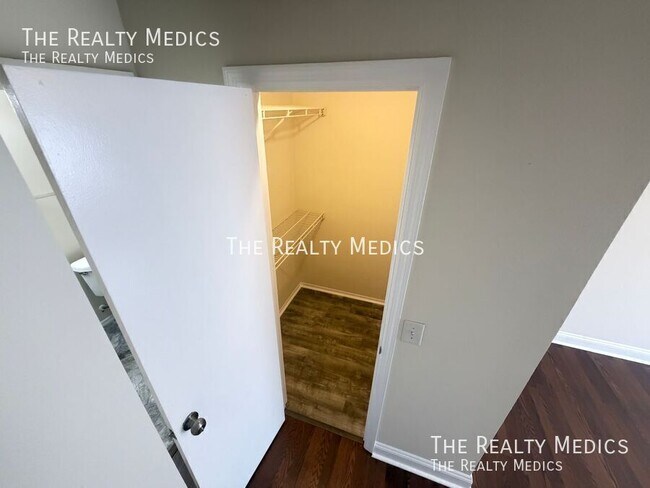 Building Photo - 4124 Pershing Pointe Pl
