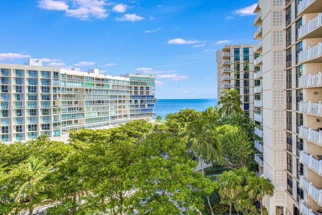 Building Photo - 1121 Crandon Blvd