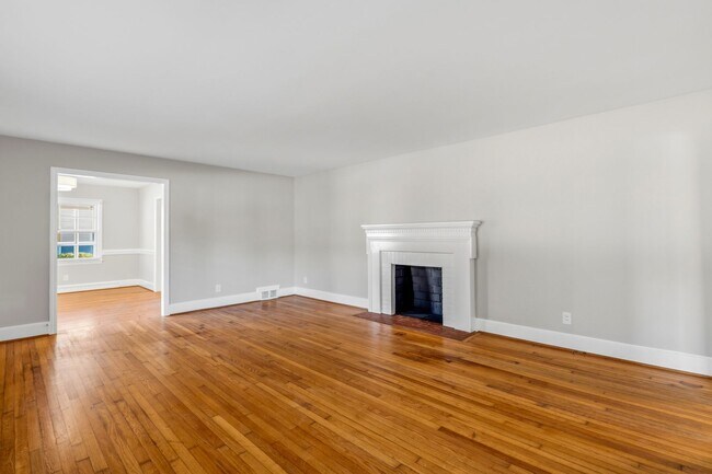 Building Photo - NW - Large Brick Ranch, Updated, Hardwoods, LR, DR, Den, Two Decorative Fire Places, Fenced, Stor...