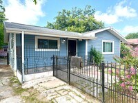 Building Photo - Charming 2-Bedroom Home with Flex Room & Gated Entry