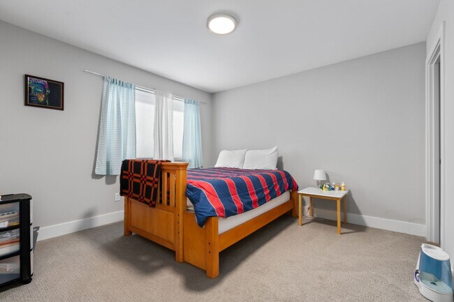 Building Photo - 5Bd/3.25Ba Seattle House