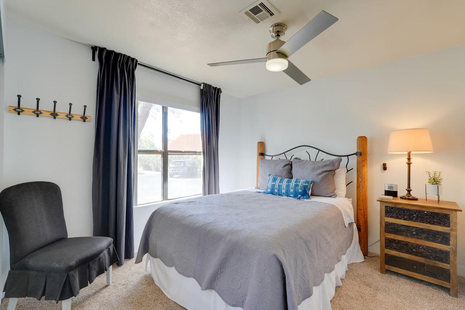 Building Photo - 8787 E Mountain View Rd