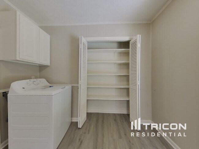 Building Photo - 188 Misty Hollow Way