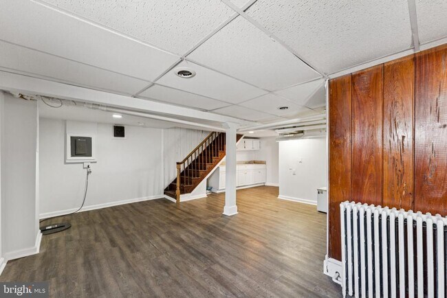 Building Photo - 621 Kenyon St NW