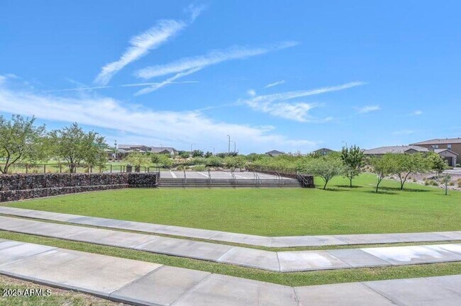 Building Photo - Gorgeous 5 Bed 3 Bath ++ Full SOLAR home +...