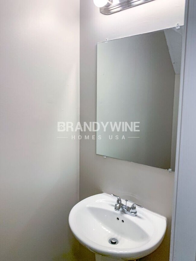 Building Photo - Captivating 4BR! A remarkable find