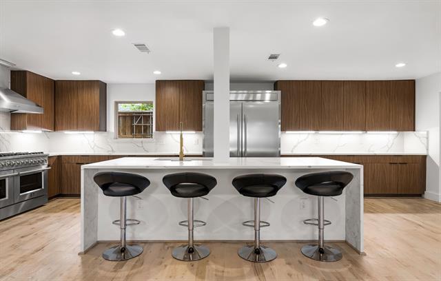 Building Photo - 9415 Hill View Dr